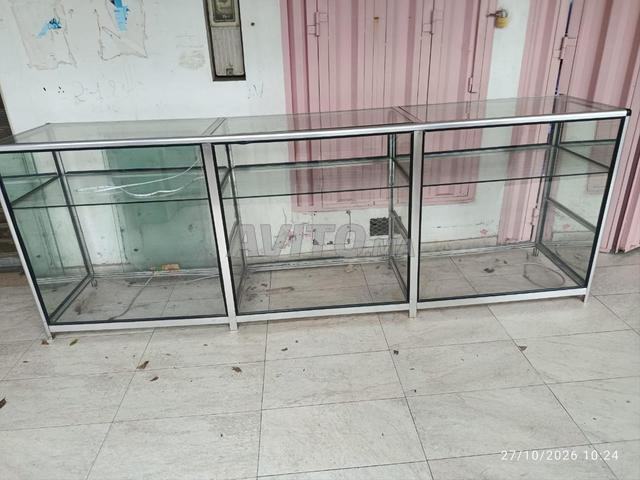 Vitrine en aluminium et verre à vendre