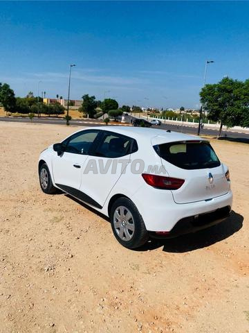Renault clio 4 modèle 2016 essence - 2