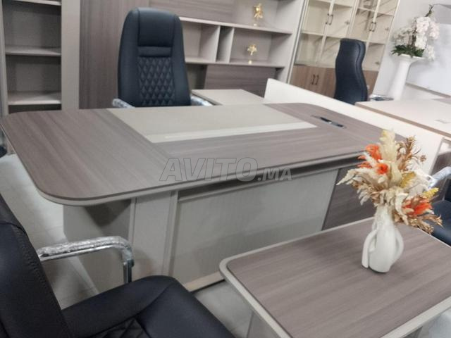 Bureaux de direction modernes en promotion