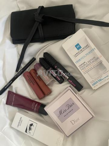 منتجات التجميل والعطور