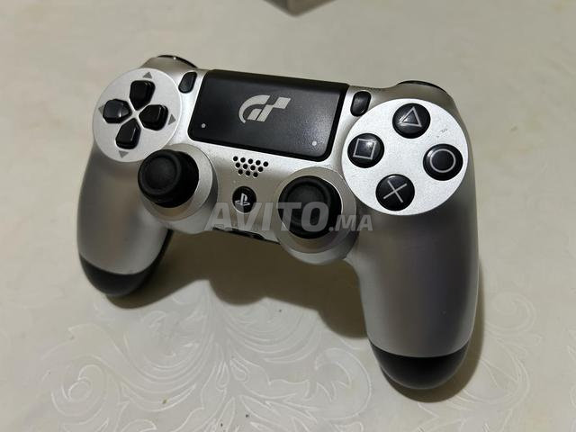 Manette originale PS4 édition Gran Turismo à vendre.