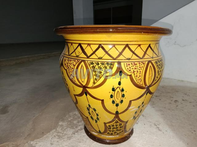 أصص فخارية كبيرة الحجم، مجموعة خزفية
