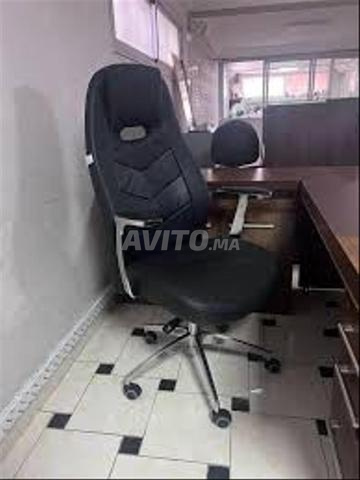 Chaise de bureau noire en similicuir - 2