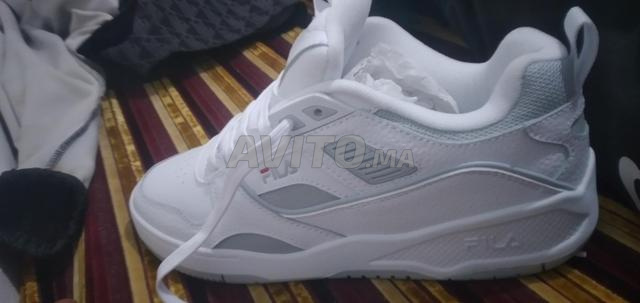 Baskets blanches neuves taille 39
