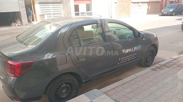 Dacia Logan Diesel Manuelle 2017 à Casablanca - 2