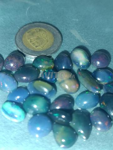 Opal noir 62 carats - 2