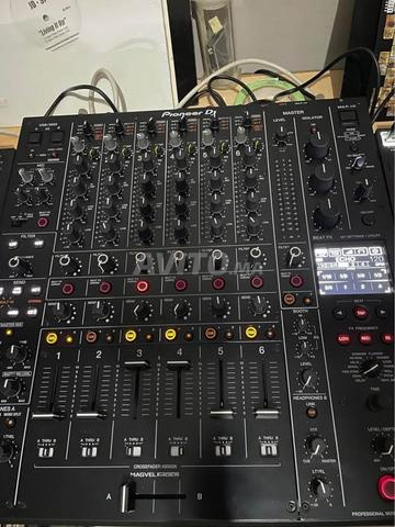 Pioneer CDJ 2000 nexus 2 et Table de mixage v10 - 2
