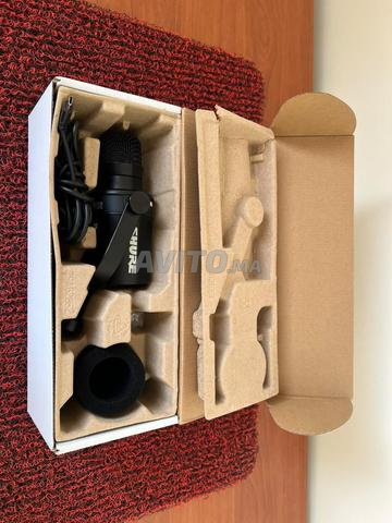 Shure MV7 Plus ميكروفون بودكاست كالجديد