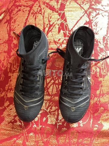 Chaussures de sport taille 40 300dh contactez-moi si intéressé
