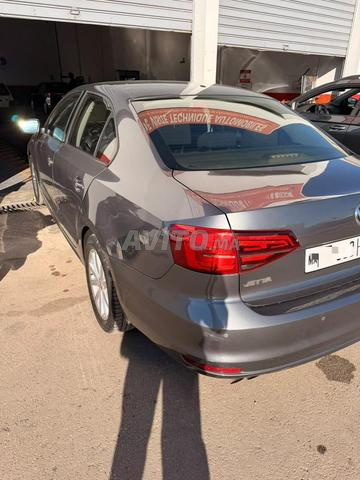 Volkswagen Jetta - 2