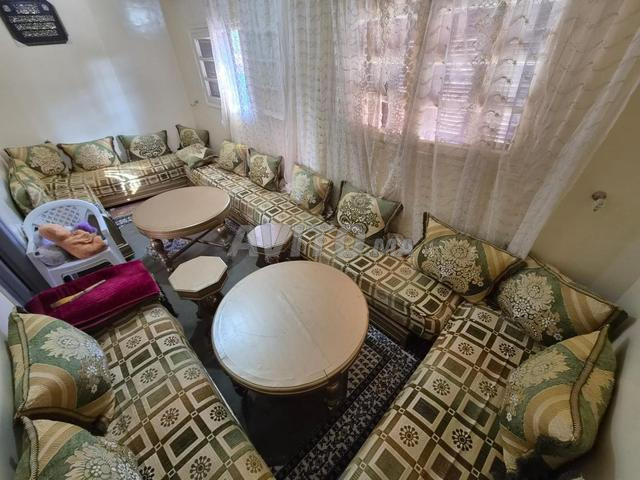 Mobilier marocain à vendre – Banquettes, fauteuils, tables et tapis