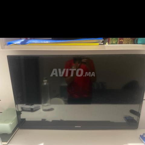 Télévision Samsung avec support mural inclus