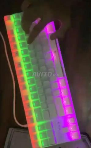 Clavier Mécanique Gamer RGB (Switchs Bleus) –