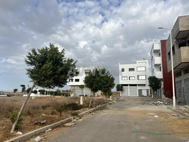 Terrain commercial de 96 m² - 2
