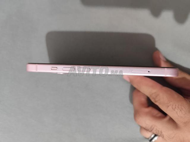 iPhone 15 rose - 2
