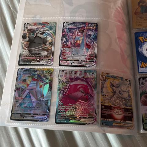 Lot de cartes Pokémon avec cahier