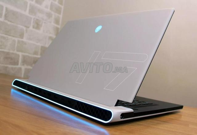 Alienware x17 R2 - 2