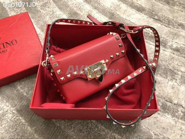 حقيبة فالنتينو من جلد حقيقي VLTN754