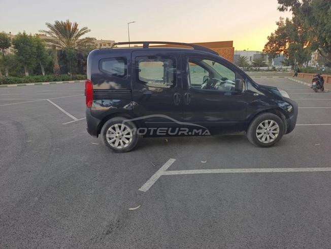 une voiture Peugeot biper en très bon état 