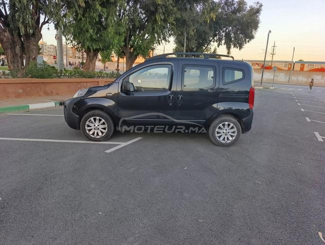 une voiture Peugeot biper en très bon état 