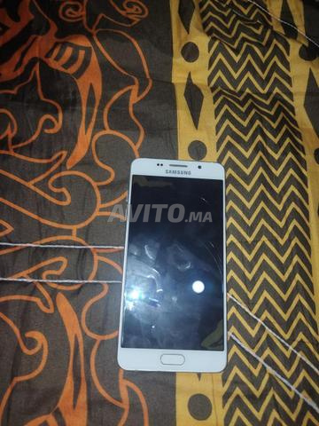 Samsung A510F, écran cassé mais toujours propre - 2