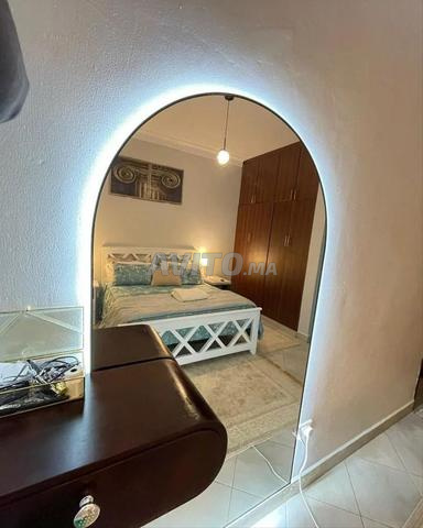 مرآة حائط بإضاءة LED عصرية 🎀 - 2