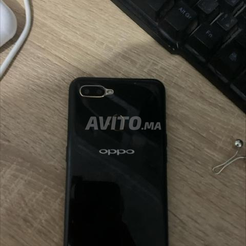 Oppo A5s avec câble et pochette