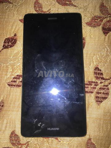 Votre frère Anas, vendeur de téléphones