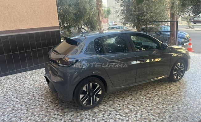 peugeot 208 essence 