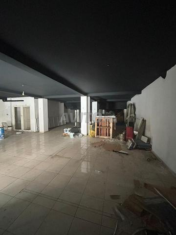 Garage avec 4 portes