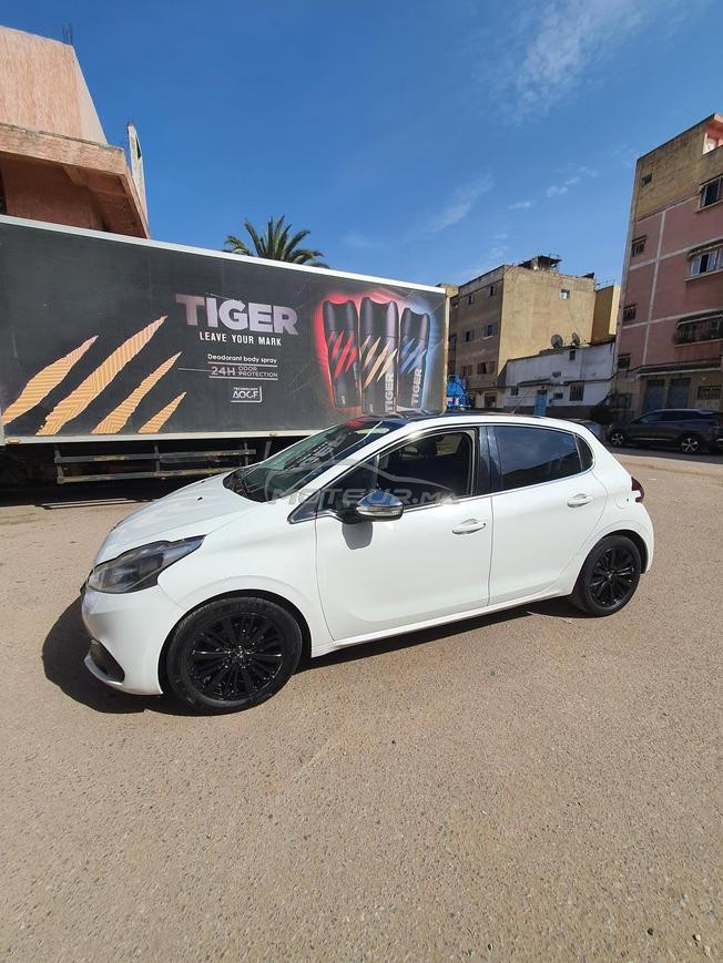 Peugeot withe edition 208