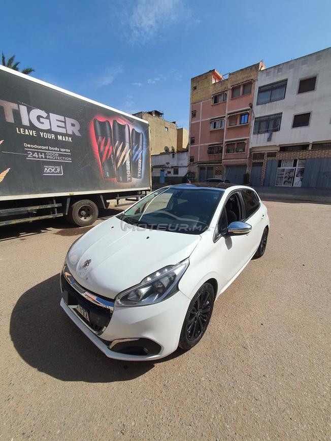 Peugeot withe edition 208
