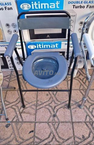 Fauteuil roulant de toilette mobile - 2