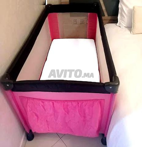 Lit bébé pliable avec matelas – très bon état