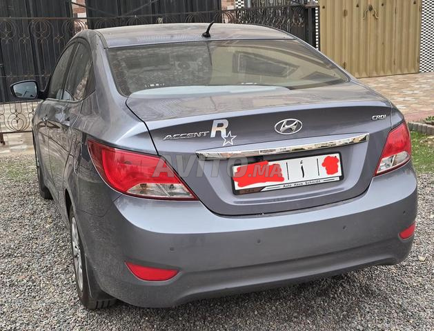 Hyundai Accent modèle 2017 automatique excellent - 2