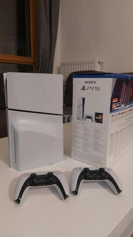 À VENDRE – PlayStation 5 Slim 1to Disc 2 Manettes - 2