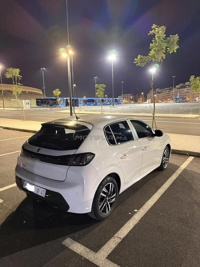 Peugeot 208 Diesel Manuelle 2023 à Tanger