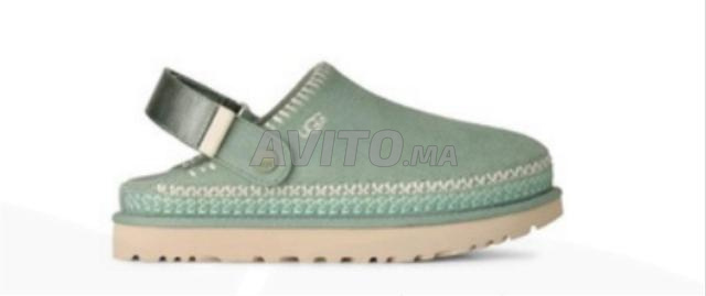 UGG NEUF JAMAIS PORTÉ AVEC ÉTIQUETTE - 2