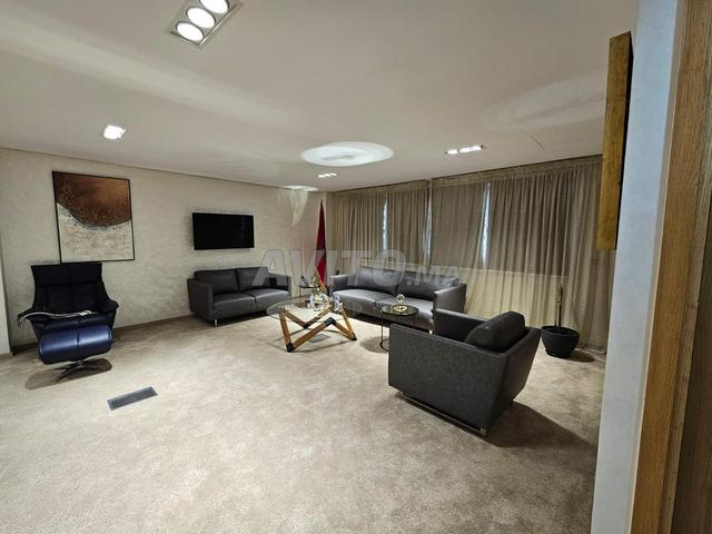 Bureau neuf bien aménagé à vendre