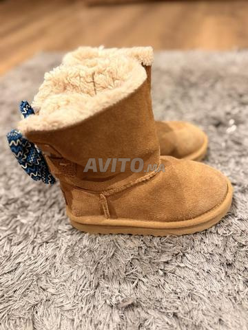 أحذية UGG أصلية للأطفال مقاس 26 - 2