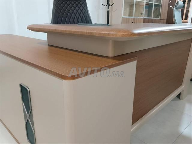 Bureaux importés aux designs modernes - 2