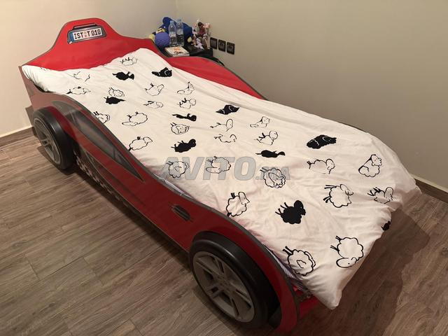 Lit voiture Cilek avec son matelas.