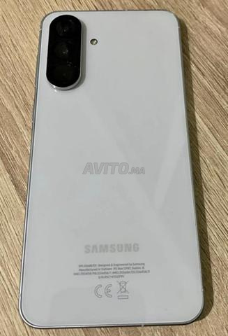 Samsung galaxy A56 5g 256 rom et 8g ram .