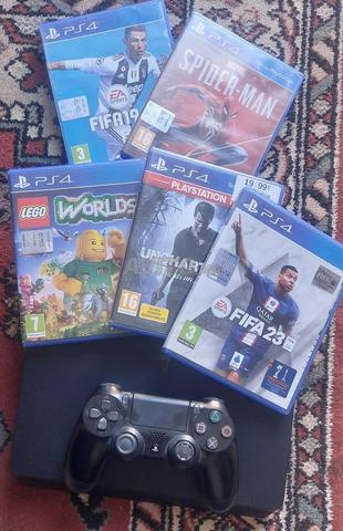 PS4 Slim 500 Go flashée et 3 CD
