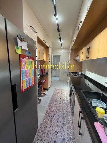 Bel appartement 3 chambres vide avec piscine