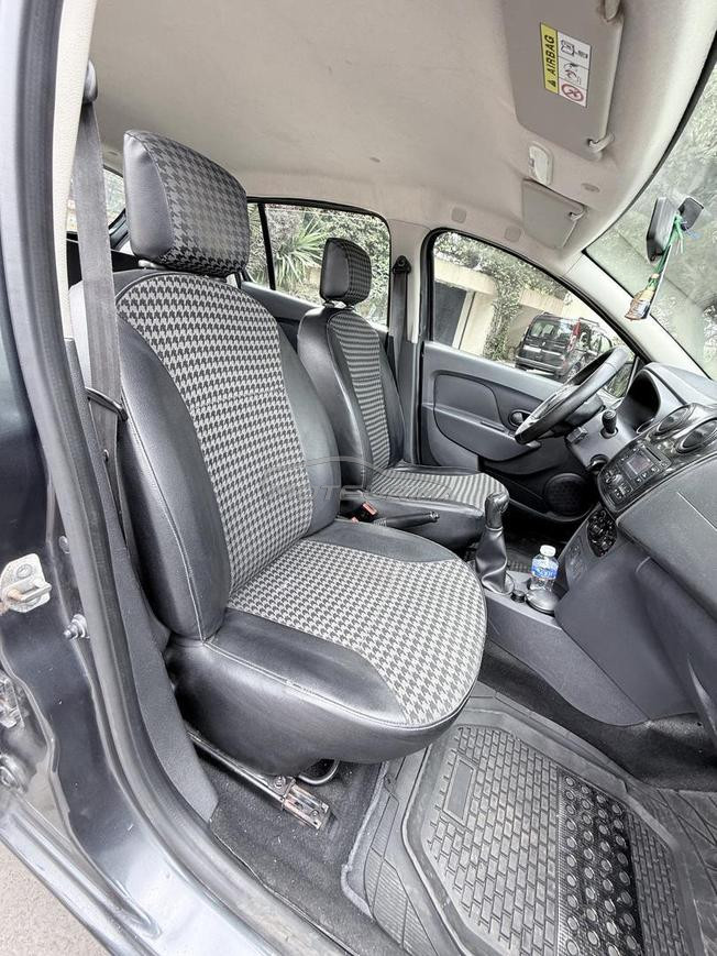 DACIA SANDERO (2019 / Diesel / Premier main)