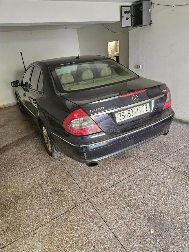 vendredi Mercedes élégance très bon état 