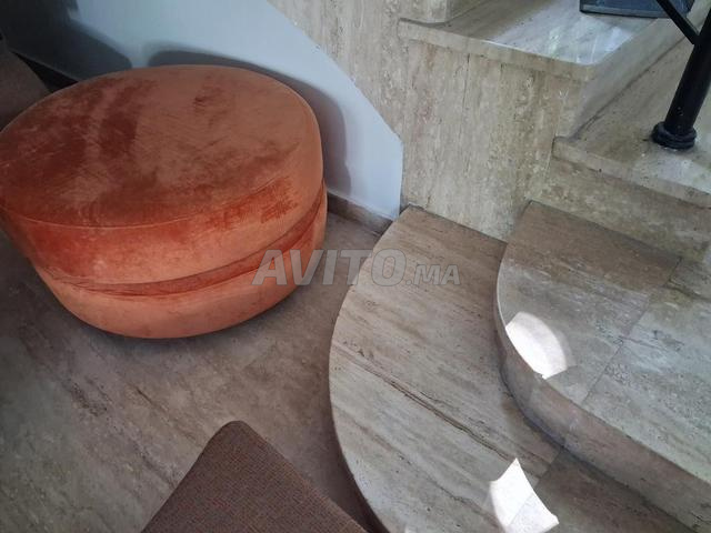 Salon orange marron et 2 poufs - 2