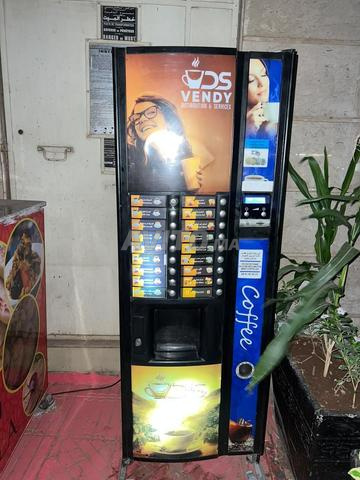Distributeur de café et boissons chaudes