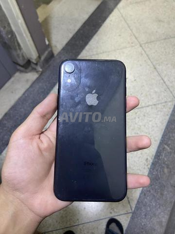 iPhone XR 64 Go / batterie 77%, écran remplacé, dos cassé - 2